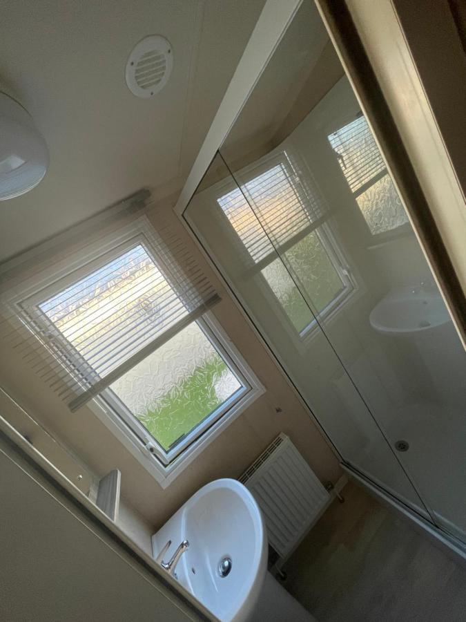 Delightful 6 Berth Holiday Home With Decking Area Chichester Esterno foto