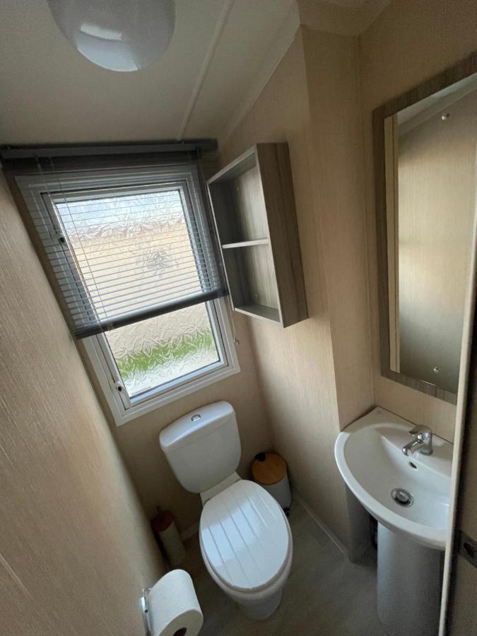 Delightful 6 Berth Holiday Home With Decking Area Chichester Esterno foto
