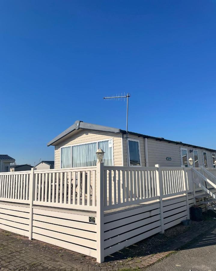 Delightful 6 Berth Holiday Home With Decking Area Chichester Esterno foto