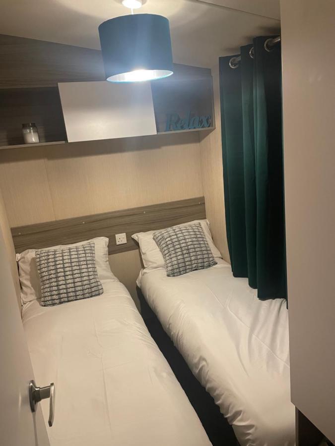 Delightful 6 Berth Holiday Home With Decking Area Chichester Esterno foto